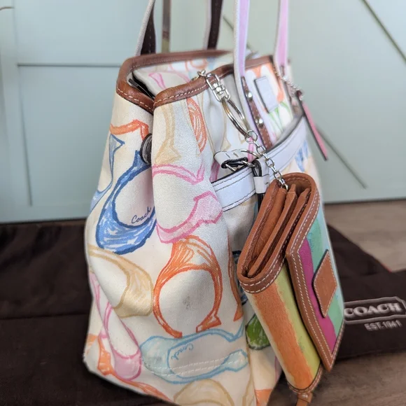 Coach Hamptons Signature Scribble Tote + Wallet - Picture 6 of 17